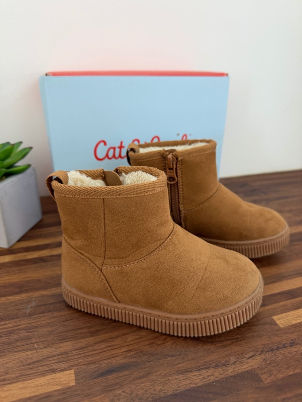 EUC Cat & Jack Brown Faux Suede Lined Kids Ankle Boots - size 6